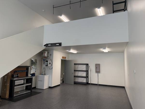 $2,250 / 1130ft2 - Garage/Shop/Storage Space (Eagle River)63416699871235121