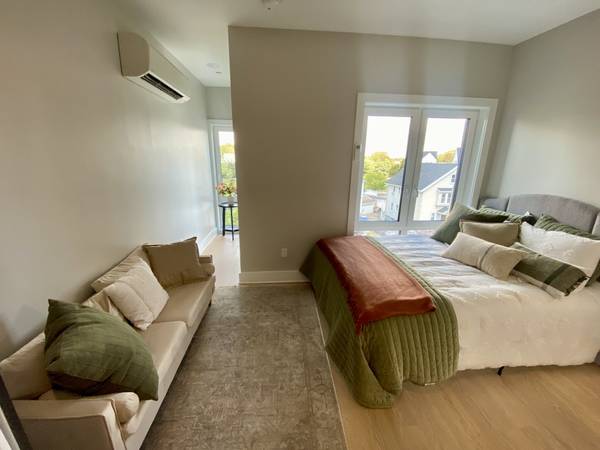 $2,300 Broadway Studio new Building Laundry In Unit (Davis Square)63690775485953123