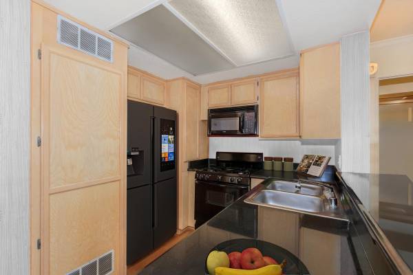 $2,629 / 2br - 842ft2 - 2 dormitorios, Mantenimiento en el lugar, Encimeras de granito de diseño (930 Figuroa Terrace, Los Ángeles, CA)63857623946755124