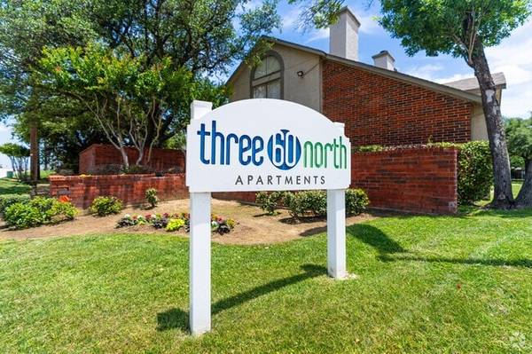 Walk-In Closets, Dining Room, Vaulted Ceiling 1