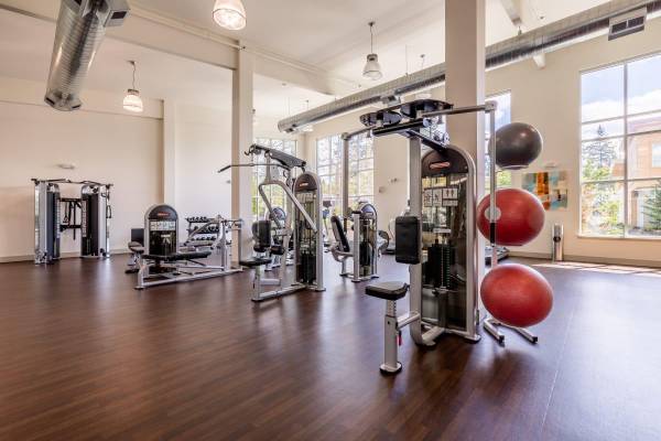 $2,308 / 2br - 950ft2 - Islas de Cocina Grandes, Pesas Libres, Vidrio de Doble Panel (NE 8th Street)63688443591553123