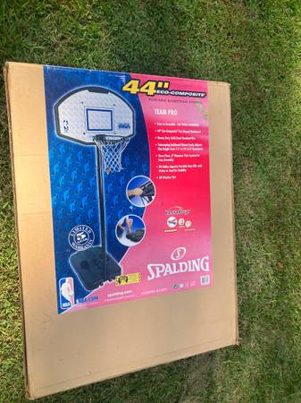 New in box basketball hoop 1