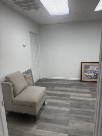 $1,400 / 621ft2 - Large Office Suite available - Suite112 (Phoenix)64024821436801123
