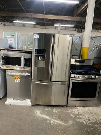 4pc. Combo fridge,stove,dishwasher & microwave same brand 1
