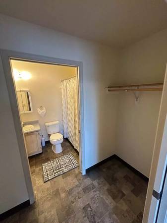 $1,949 / 3br - 1050ft2 - Beyond Four Walls: A Place to Truly Call Home! (Anchorage)64014169953153123