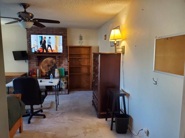 $900 / 240ft2 - Large furnished bedroom, shared bath, great location, near Colleges (San Marcos)63819335781123121