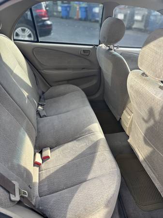 2001 Toyota Corolla LE - $2,100 (Seattle)63617379426051124