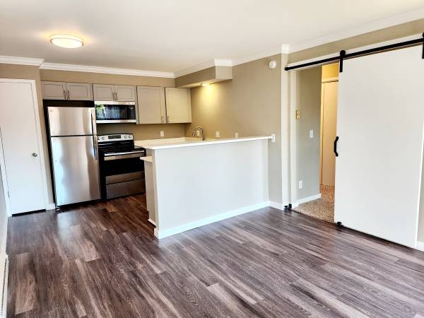 $795 / 1br - 468ft2 - Newly Renovated (6101 N. May Avenue Okc, Ok)63670502798083120