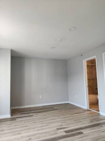 $735.00 / 1br - Room with private bathroom - $73563666782751235124