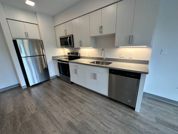 $1,999 / 1br - 588ft2 - Welcome Home Red Oak at 409 Elm!!!Enjoy 2 Free Months!! (409 Elm St)63656278631171122