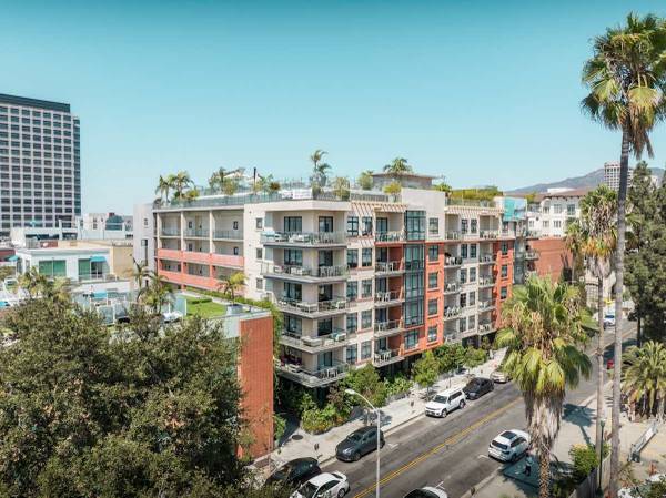 $3,495 / 1br - 764ft2 - Availability 24 Hours, High Speed Internet, On-Site Management (111 N Louise St, Glendale, CA)63952927968259123
