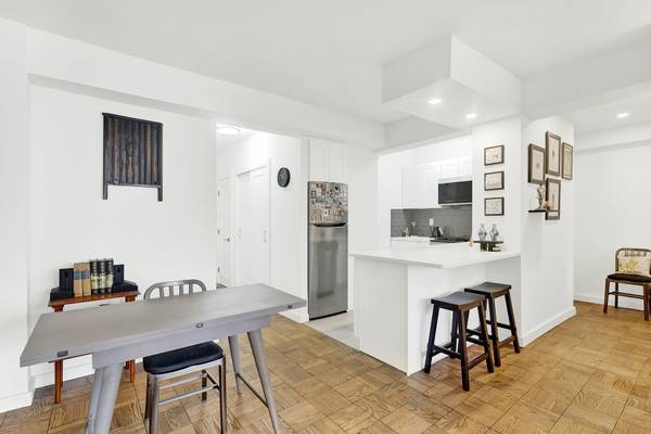 $3,950 / 1br - No Fee | Quiet, Spacious, Turtle Bay One-Bed / Doorman Building (Midtown East)63788856960897124