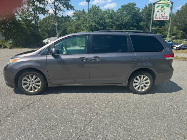 2011 Toyota Sienna, TRACCIÓN EN LAS CUATRO RUEDAS, SOLO 126,000 KM - $9,500 (Pelham)63469912250755121