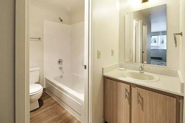 $2,295 / 2br - 850ft2 - Wonderful 850 sqft, 2 bed, 2 bath floorplan in Redmond (Redmond - Bear Creek Park)63688607823617123