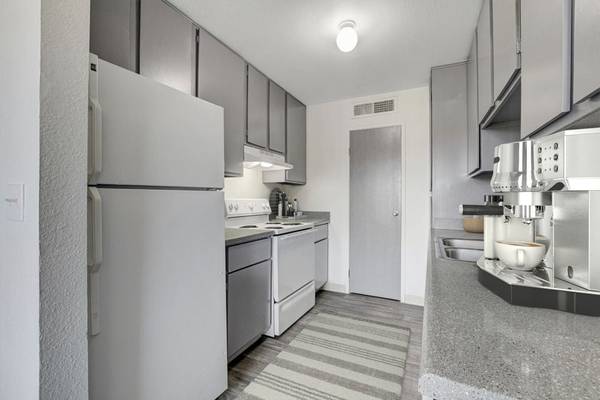 $1,100 / 1br - 680ft2 - Ubicado en Las Vegas, 1hab., 1baño, aire acondicionado. (5055 E. Charleston Blvd., Las Vegas, NV)63859497532419122