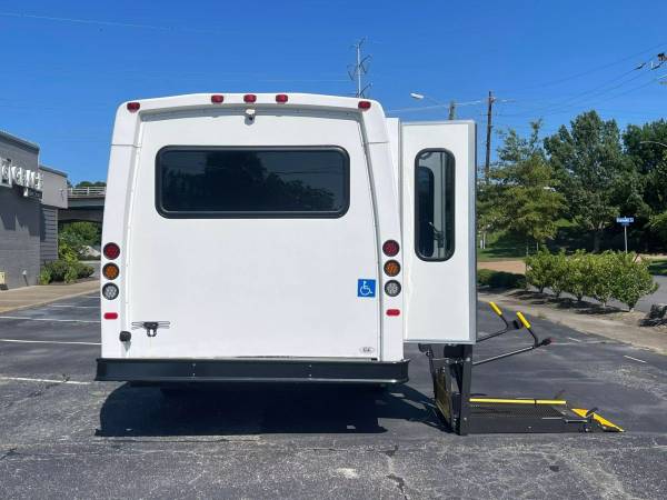 2016 Ford E450 Super Duty Cutaway - $20,000 (Norfolk)63470409892097123