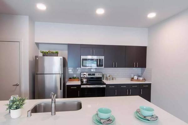 $1,577 / 1br - 715ft2 - Charm and character in every corner. Come and see! (Vancouver)63672582596355123