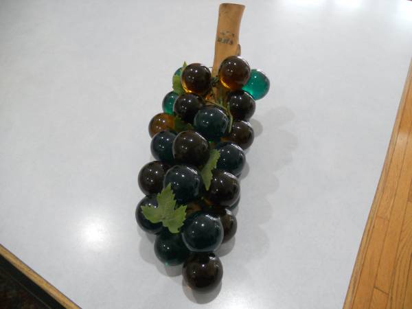MID-CENTURY LUCITE GRAPE CLUSTER / DRIFTWOOD - $95 (East Amherst)62940363074947122