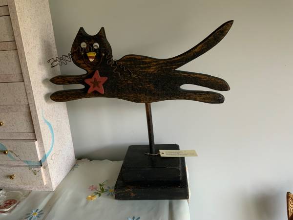 Wood cat tabletop decor 1