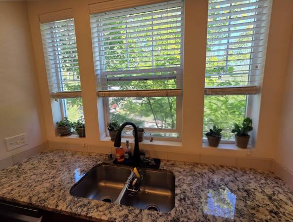 $535,000 / 3br - 1277ft2 - ** Townhouse Across St from Silver Lake by COSTCO (Everett)63814661014017122