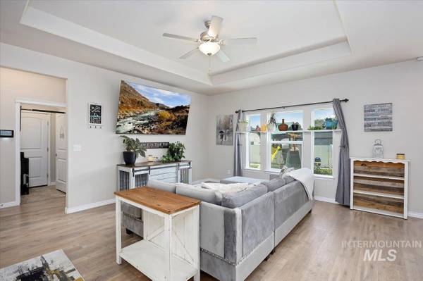 $350,000 / 3br - 1326ft2 - J U S T . H I T . T H E . M A R K E T - $350,000 (Twin Falls)64180502861057124