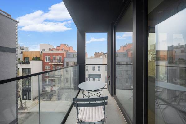 $2,550 / 1br - High-Visibility Space Sublet: 169-4a Steps to Transit (GreenPoint)63421101005315122
