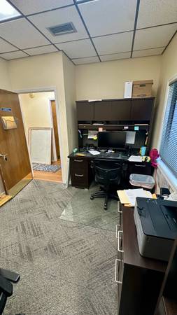 $400 Corner office in perfect location! (11 NW 33 Court)63823033040897121