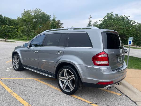 2011 Mercedes GL550 4Matic ( AWD, 3RD ROW ) - $9,200 (Merriam)63621970763395122