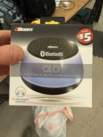 2 bluetooth speakers - $4 (GILBERT)63469932947203124