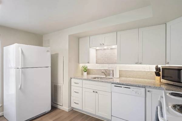 $1795.00 / 2br - 850ft2 - FURNISHED 2 Bed Blackstone Condo - 7 min WALK to UNMC/Nebraska Medicin64020843587202124