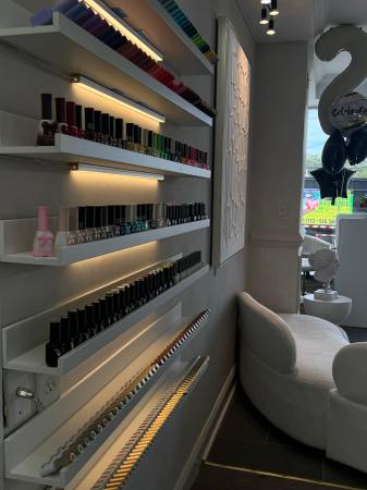 Storefront Beauty Suite Available 1