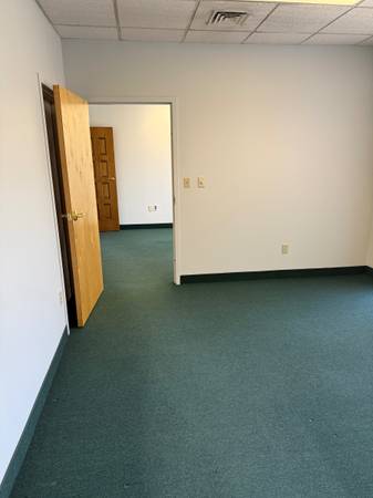 $3,000 / 1200ft2 - Suite de oficinas profesional (Newton)63699545109635123