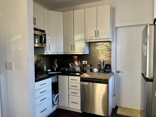 $1,050 / 3br - Sun-drenched SoHo Sublet Available - Nov to March (SoHo)64033634626305122