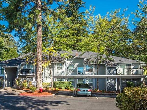 $1,599 / 2br - 893ft2 - Contemporary Colors, Abundant Shopping, Dining Close63999456088706122