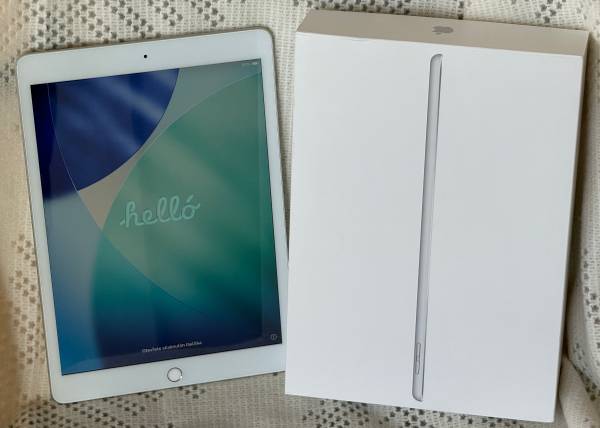 Apple iPad 8th Gen 32GB Wi-Fi 1
