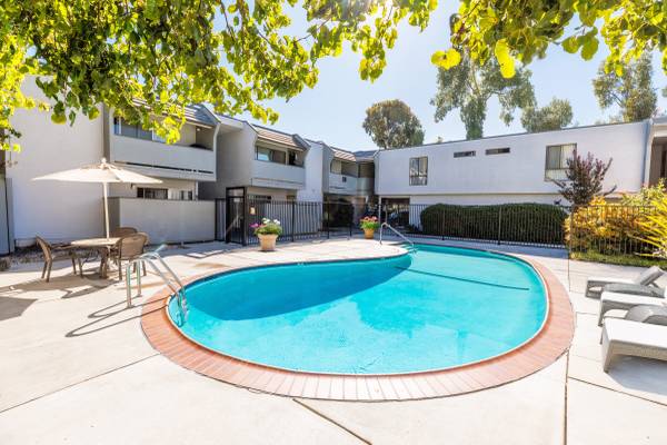 $2,250 / 2br - 812ft2 - ¡Disfruta las últimas semanas de verano aquí! Ven y visítanos (concord / pleasant hill / martinez)63687405978881120