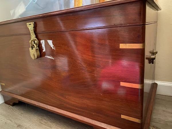***** SOLID ROSEWOOD CHEST**** 1