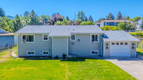 $524,900 / 4br - 2062ft2 - REDUCED!  New South Hills Listing (2227 E. Crescent Dr.)63656975850499120