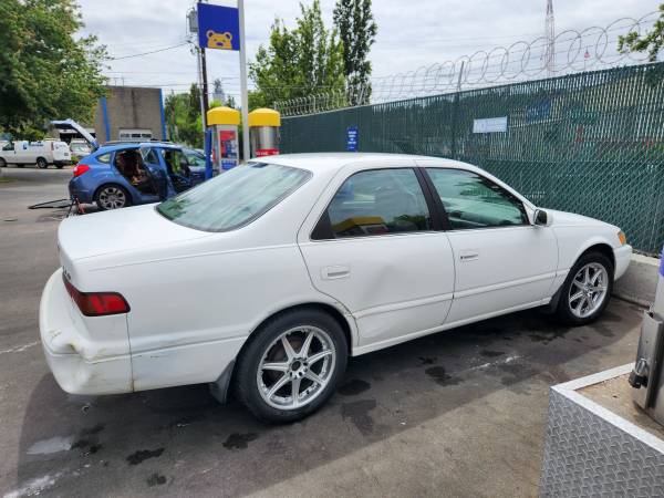 1998 Toyota Camry - $2,300 (Seattle)63617332777857122