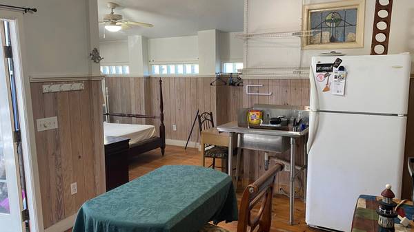 $1,395 / 1br - 425ft2 - Cabaña acogedora a 2 cuadras de la playa63848522094723124