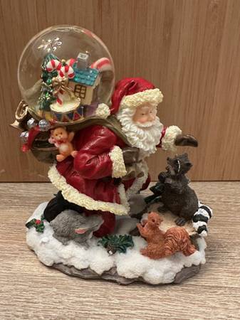 Santa Snow globe 1