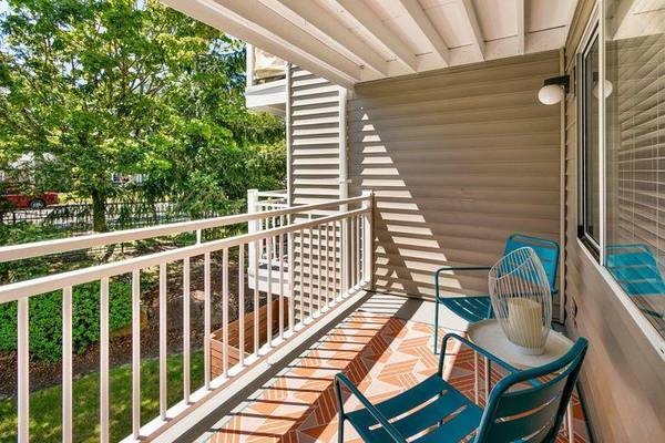 $2,424 / 3br - 1243ft2 - Near Major Shopping Areas, Stainless-Steel Appliances, Fireplace (Renton)64031310625283122
