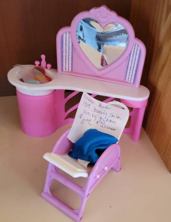 Barbie Doll Hair Salon Playset 1