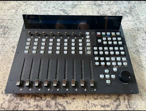 Icon Qcon proG2 daw controller 1