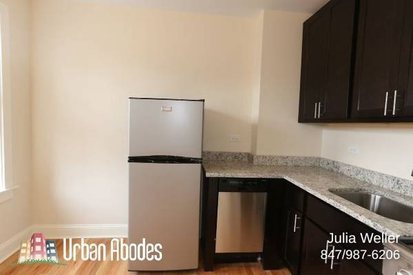 $1,795 / 1br - 700ft2 - $300 OFF FIRST MONTH'S RENT! Elegant 1 Bedroom, 1 Bath in Wrigleyville (Wrigleyville)64041648248834124