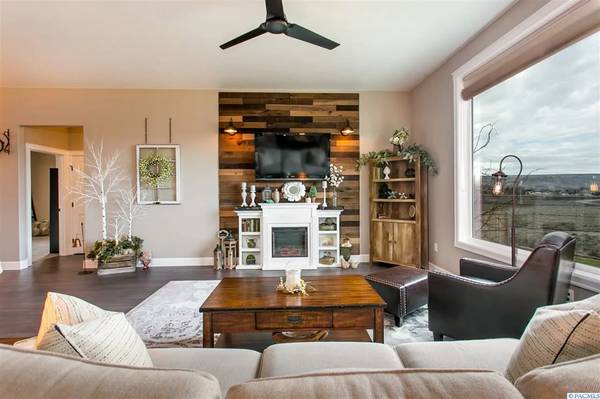 $548,900 / 3br - 1987ft2 - BEAUTIFUL CUSTOME HOME IN CANYON RANCH COMMUNITY (KENNEWICK WA.)64036705998722122