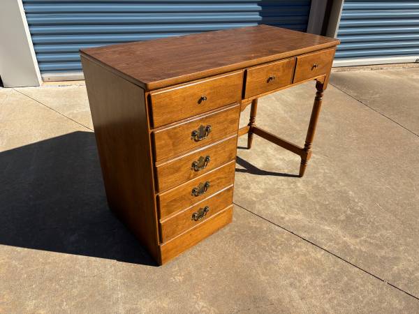 Immaculate Ethan Allen 4 Drawer Solid Rock Maple Desk 1