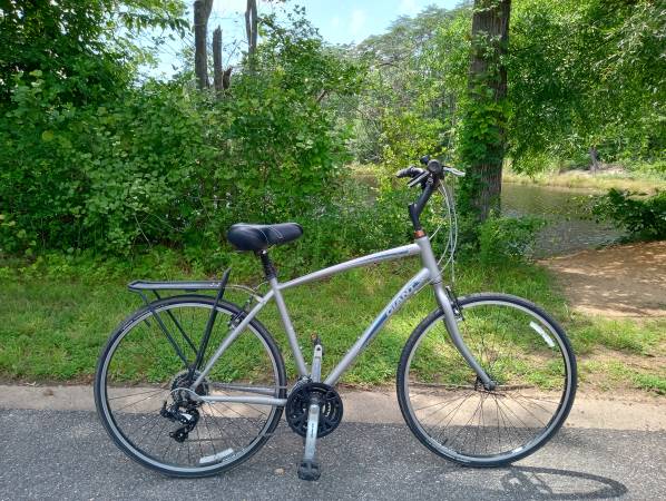 Shinay Silver Giant Cypress ST Hybrid Road Bike, Size Large 1