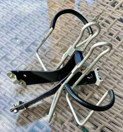Soporte de sillín XLab Wing con portabidón triple - $40 (Seattle/Georgetown)63470087317377123