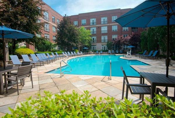 $4,067 / 2br - 1379ft2 - Garden tub, Painted accent walls, Private patio (Needham)63690793552769120